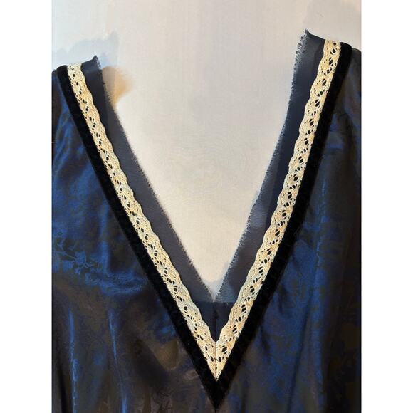 THE LIMITED Vintage Y2K Silk Crochet Sleeveless V-neck Camisole Tank - Picture 4 of 10